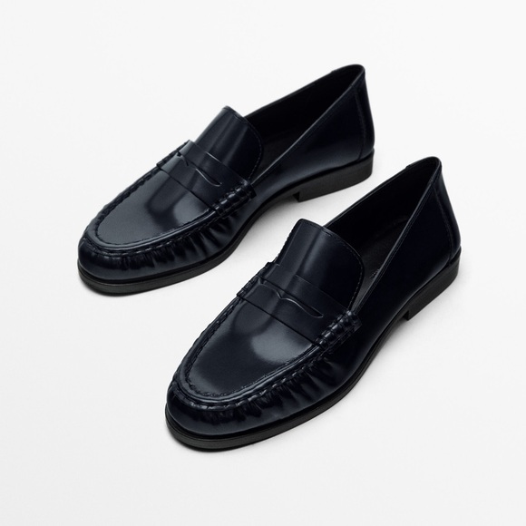NWT.  NEVER Worn

Massimo Dutti Navy Blue Leather Penny Strap Loafers Size 9. - Picture 2 of 8